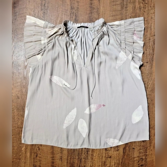 T Tahari ruffle shoulder blouse - Picture 1 of 9